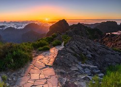 Portugalia, Madera, Zachód słońca, Góry, Szczyt, Pico do Arieiro, Kamienna, Ścieżka