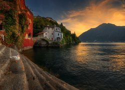 Włochy, Jezioro, Como Lake, Zachód słońca, Góry, Domy, Schody, Kaczka