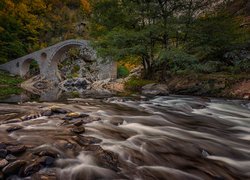 Kamienny most nad rzeką Ardą w Bułgarii