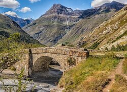 Góry, Alpy, Kamienny, Most, Rzeka, Kamienie, Trawa, Drzewa, Bonneval sur Arc, Francja