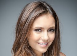 Nina Dobrev, Aktorka, Twarz, Uśmiech