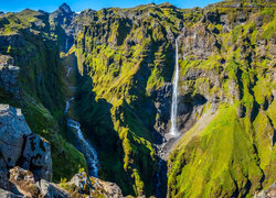 Kanion Mulagljufur i wodospad Hangandifoss w Islandii