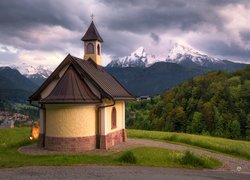 Góry, Alpy, Lasy, Kapliczka, Kirchleitn Kapelle, Domy, Chmury, Berchtesgaden, Bawaria, Niemcy