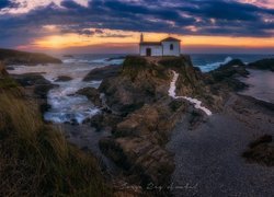 Kaplica Virxe do Porto na skale