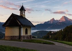 Góry, Alpy, Lasy, Kapliczka, Kirchleitn Kapelle, Chmury, Berchtesgaden, Bawaria, Niemcy