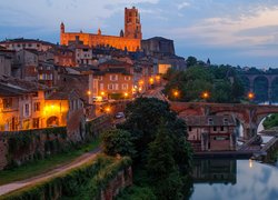 Francja, Miasto Albi, Domy, Kościół, Katedra św Cecylii, Rzeka Tarn, Mosty,  Światła