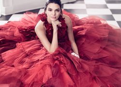 Kendall Jenner w czerwonej sukni