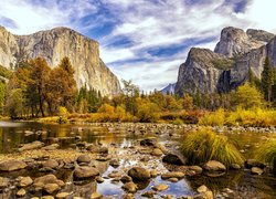 Stany Zjednoczone, Kalifornia, Park Narodowy Yosemite, Jesień, Góry, Skały, Kamienie, Natura, Niebo, Chmury, Rzeka, Merced River