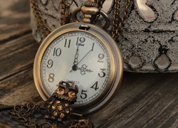 Kieszonkowy zegarek z wisiorkiem w kształcie sowy