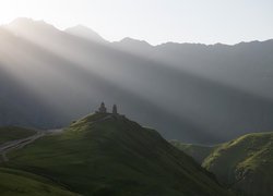 Góry, Kaukaz, Szczyt Kazbek, Wschód słońca, Przebijające światło, Wzgórze, Klasztor Cminda Sameba, Gruzja