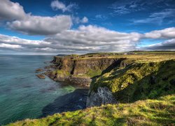 Klify na wybrzeżu hrabstwa Antrim w Irlandii Północnej