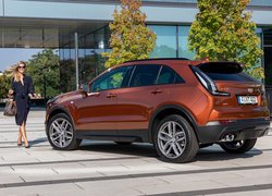 Cadillac XT4 350D, Kobieta