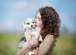 Kobieta, Szczeniak, Border collie, Przytulenie