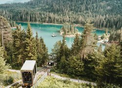 Jezioro Caumasee, Lasy, Drzewa, Wzgórze, Kolejka linowa, Gmina Flims, Gryzonia, Szwajcaria