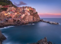 Włochy, Gmina Riomaggiore, Miejscowość Manarola, Morze Liguryjskie, Cinque Terre, Domy, Zatoka, Skały