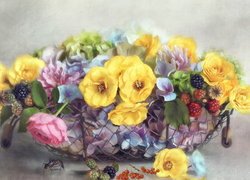 Kolorowe kwiaty i jeżyny w drucianym koszyczku