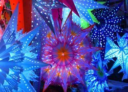 Kolorowe lampiony w kształcie gwiazd
