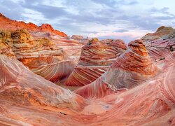 Kolorowe skały Marble Kanion w Arizonie