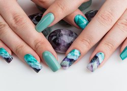 Kolorowy manicure