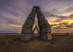 Głazy, Zachód słońca, Łuk skalny, Pomnik, Arctic Henge, Raufarhofn, Islandia