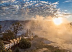 Park Narodowy Yellowstone, Wschód słońca, Pomost, Gorące, Źródła, Mammoth Hot Springs, Wyoming, Stany Zjednoczone