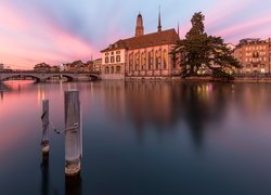 Kościół Grossmunster nad rzeką Limmat