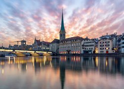 Rzeka Limmat, Most Munsterbrucke, Kościół Fraumunster, Domy, Zurych, Szwajcaria