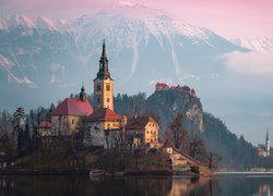 Słowenia, Jezioro Bled, Góry Alpy Julijskie, Skały, Kościół Zwiastowania Marii Panny