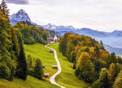 Kościół św Anny we wsi Wamberg w Alpach Bawarskich