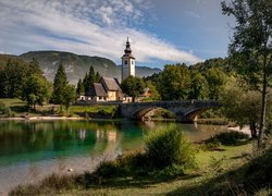 Słowenia, Gmina Bohinj, Kościół św. Jana, Most, Jezioro Bohinj, Drzewa