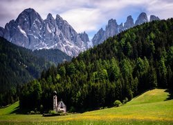 Kościół św. Jana, Las, Dolina Val di Funes, Masyw Odle, Góry Dolomity, Chmury, Włochy