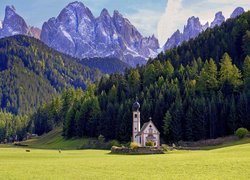 Kościół św. Jana w dolinie Val di Funes we włoskich Dolomitach