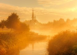 Rosja, Petersburg, Pulkovo Park, Kościół św. Jerzego Zwycięskiego, Zachód słońca, Mgła, Drzewa, Staw Srednerogatsky