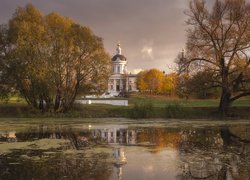 Jesień, Staw, Drzewa, Kościół św Michała Archanioła, Kołomna, Obwód moskiewski, Rosja