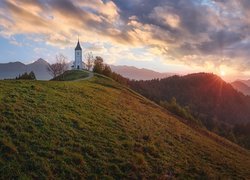 Kościół św Primoza i Felicjana, Wzgórze, Góry, Wieś Jamnik, Słowenia