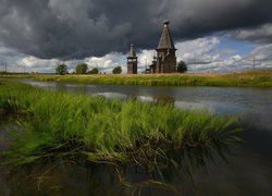 Cerkiew Świętego Jana Chryzostoma, Rzeka Onega, Trawa, Drzewa, Kiprovo, Obwód archangielski, Rosja