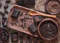 Kostki czekolady na kakao