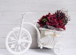 Koszyczek z kwiatami na rowerku