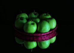 Koszyk z zielonymi jabłkami