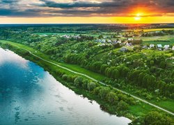 Kowno nad rzeką Niemen o zachodzie słońca