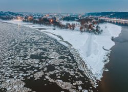 Zima, Litwa, Miasto, Kowno, Domy, Drzewa, Śnieg, Kra, Rzeka, Niemen