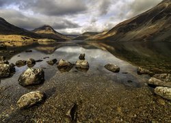  Anglia, Kumbria, Kraina Lake District, Jezioro Buttermere, Góry, Kamienie