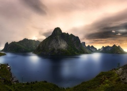 Norwegia, Lofoty, Morze, Góry, Wioska, Wschód słońca