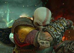 Kratos z gry God of War Ragnarok chroniący głowę