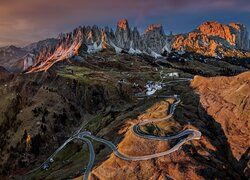 Włochy, Południowy Tyrol, Alpy, Dolomity, Przełęcz Gardena Pass, Góry, Droga