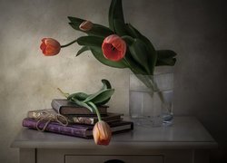 Wazon, Tulipany, Książki