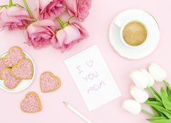 Kwiaty i kawa na Dzień Matki