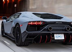 Lamborghini Aventador LP 780-4 Ultimae na drodze