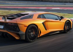 Lamborghini Aventador LP750-4