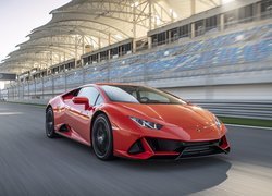 Lamborghini Huracan EVO na stadionie